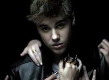 descărcare (8) - xo - Versuri Justin Bieber Boyfriend - xo