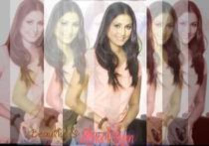 72520663_JZZLITB3 - Hina Khan