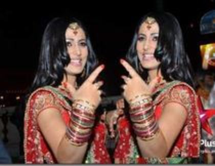 72520664_GNMQWOC - Hina Khan