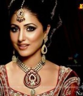 51030187_TVTGAWBUI - Hina Khan