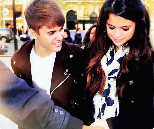 400866_468129649886869_1868451860_n - Selena Gomez