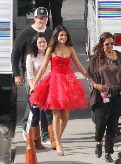 549477_469121483121019_1039267009_n - Selena Gomez