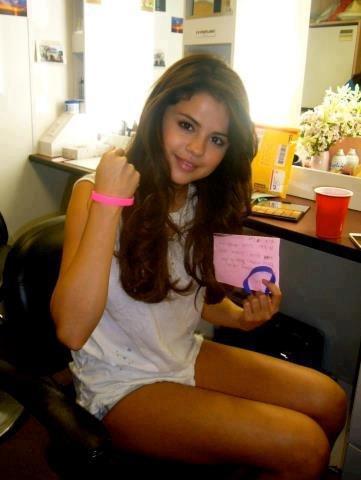 558275_467995223233645_1123180462_n