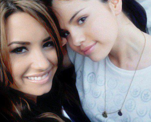 564191_468790083154159_1389768771_n - Selena Gomez