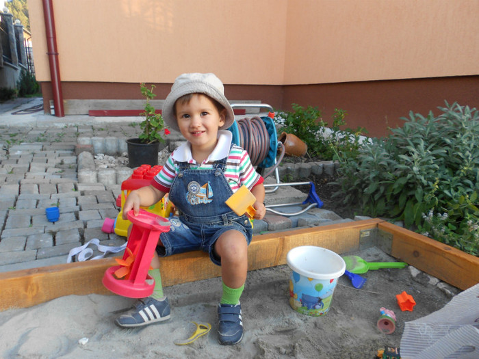 Andrei se joacà,este f.cuminte