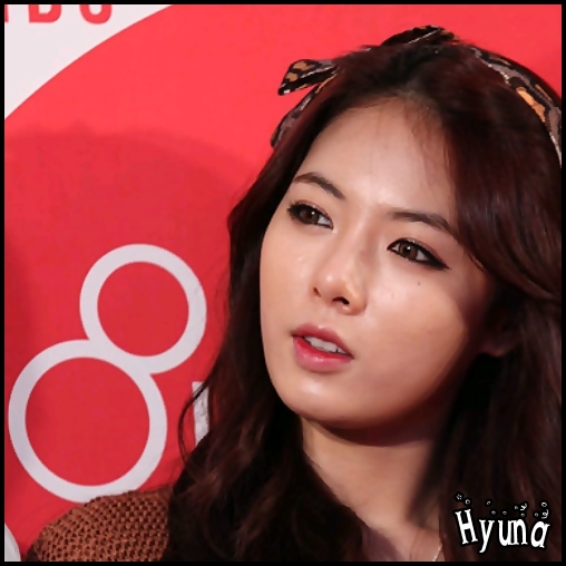 ^.^ Nu te gandi la asta...:)[il saruta pe obraz] Sunt langa tine:)