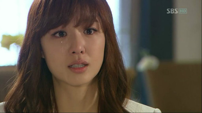 [se uita in spate si se speria]:Aaaaaaaaaaaaaaaaa.........cine esti,tu?Si ce vrei de la mine?