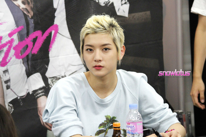 Roselles,ce faci aici?Iar,te`ai certat cu tatal tau?