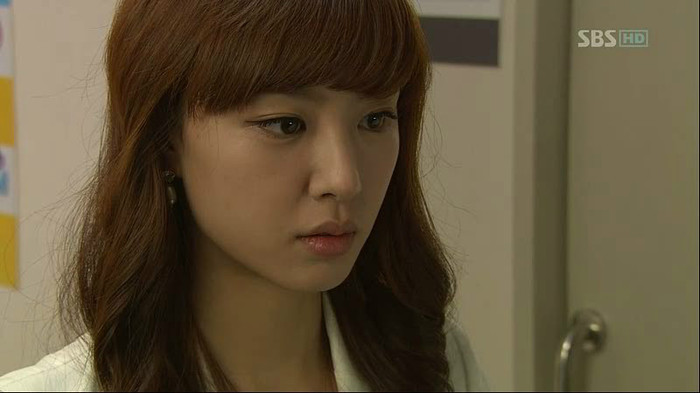 Nu mai spionez niciodata...si nu o sa mai merg acolo in veci!Raman,aici inchisa in camera!