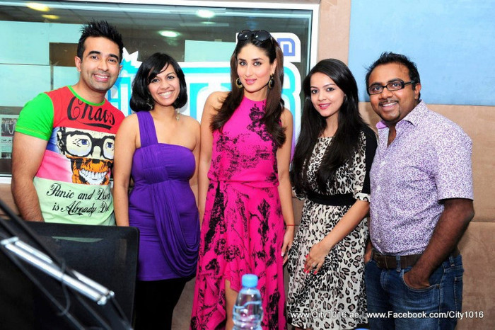 284562_279199355515346_421257650_n - Kareena Kapoor 3