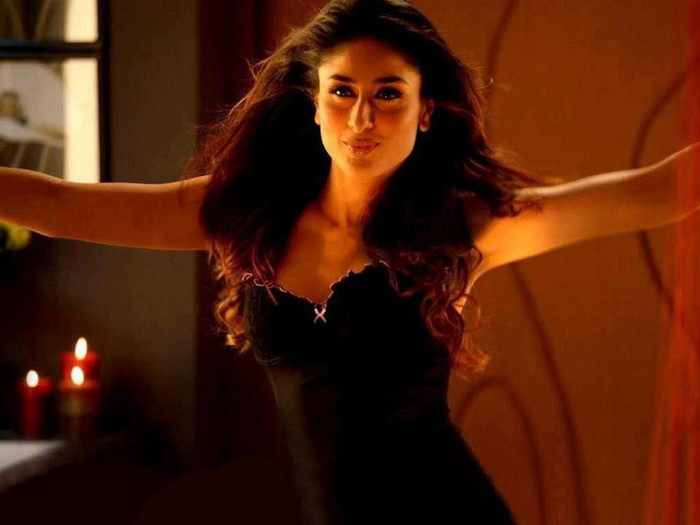 284746_278604812241467_2137632566_n - Kareena Kapoor 3