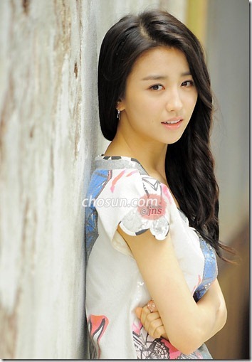 KoreaActressParkHaSunphotoshowsintellectualwomancharm2_thumb - l-Park Ha Sun despre regina Inhyeon din Dong Yi-l