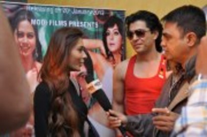 253028_459361390761566_62488467_a - sara khan18