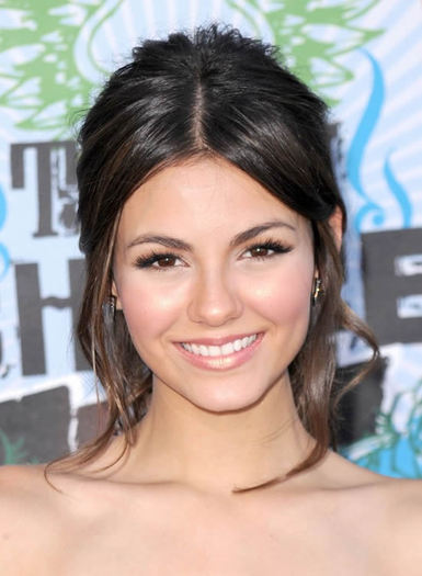 Victoria-Justice-no-Teen-Choice-Awards-2010