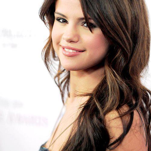 150453_411728758860292_660478357_n - Selena Gomez