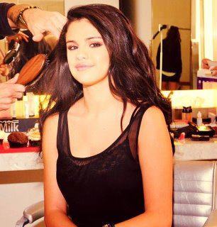 546276_411700812196420_1551897860_n - Selena Gomez