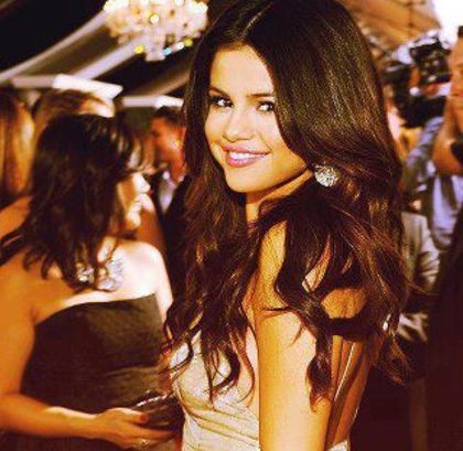 547620_411914912175010_1608827681_n - Selena Gomez