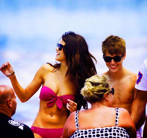 560683_412449298788238_1362515791_n - Selena Gomez si Justin Bieber