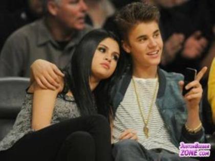 578991_388026951230473_2055781670_n - Selena Gomez si Justin Bieber