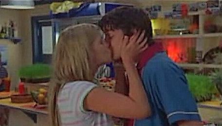 emma-and-ash-kissing-h2o-just-add-water-emash-2305961-456-259[1]