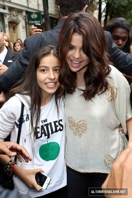 normal_image6556_28429 - 3 09 2012 Meeting fans in Paris