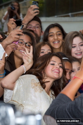 normal_image9r67_282029 - 3 09 2012 Meeting fans outside the NRJ studios