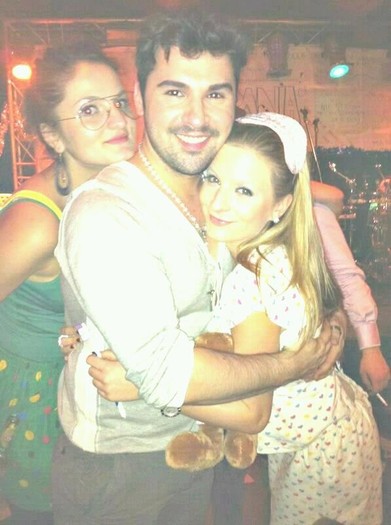 425597_10150589888807940_150400269_n