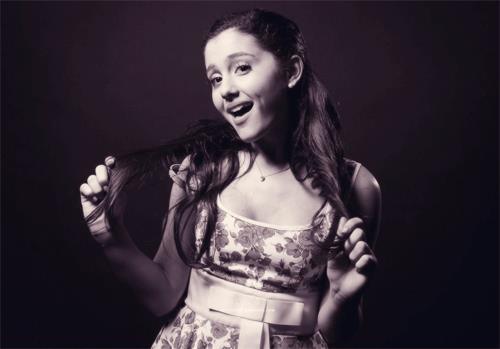 Ariana Grandee (233)