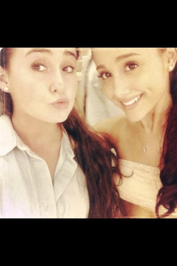 Ariana Grandee (249)