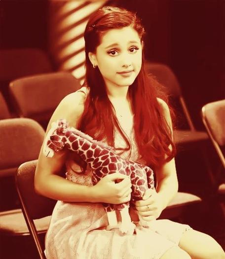 Ariana Grandee (316)