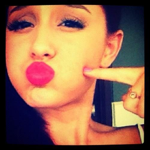 Ariana Grandee (30)