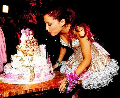 Ariana Grandee (271)