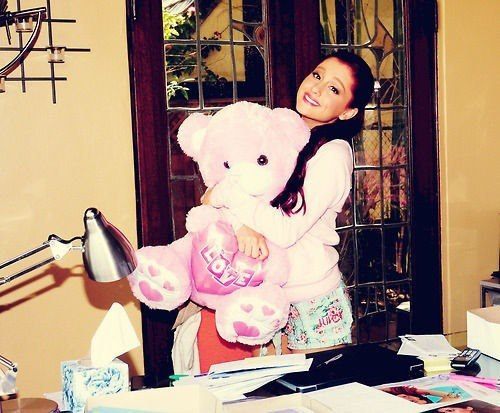 Ariana Grandee (225)