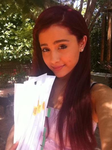 Ariana Grandee (59)