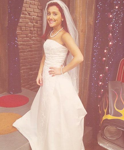 Ariana Grandee (259)