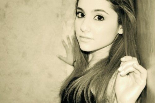 Ariana Grandee (87)