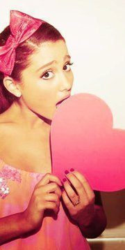 Ariana Grandee (28)
