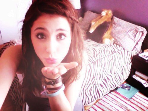 Ariana Grandee (65)