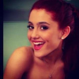 Ariana Grandee (219)
