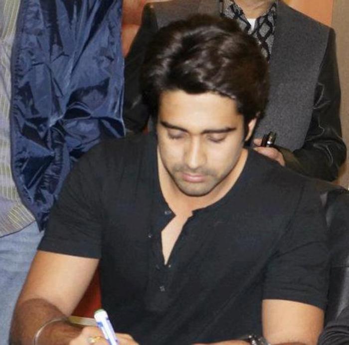 252795_433843569993295_658210369_n