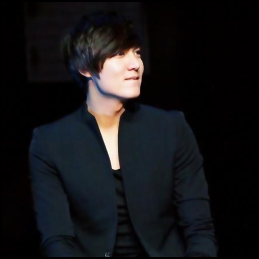 ~ Eii..hai..nu te`a pozat nimeni dormind?Eu m`am vazut...in Boys over flowers.:))