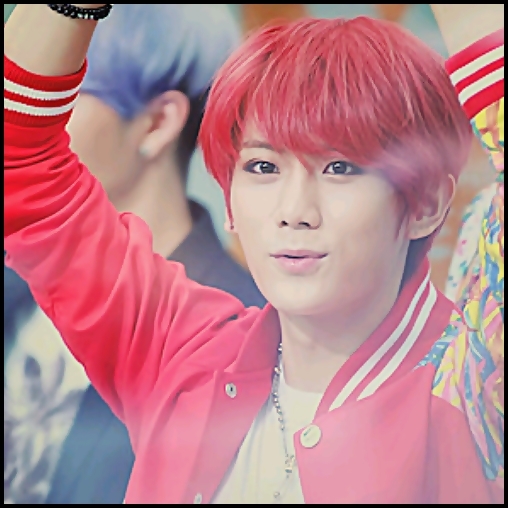 ~ Hu Hu..innebunesi... :-| ...sau...ea...innebuneste..de ce sta asa linistita? :-w