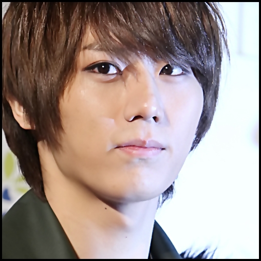 ~ sa vedem[se duce la Yesu` si`i da una peste umar] E tare..cum poate femeia aia sa doarma asa ??