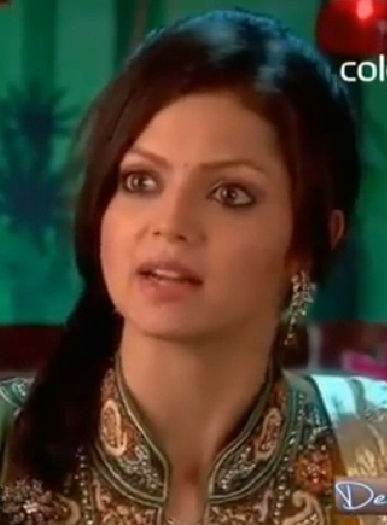 Drashti-Dhamiin-Double-Flared-Trendy-White-2012