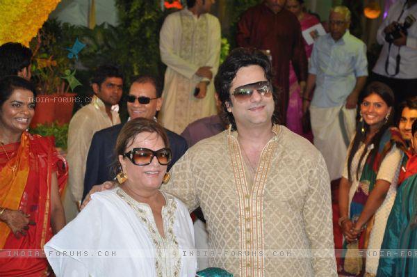 376838_413185595383980_1624536201_n