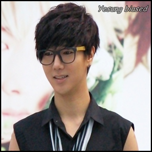 - :d..[ ii pune mainile pe obraji ]..Ce te`ai inrosit ;;)..[ o saruta pe frunte ] - BEACH 3