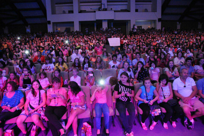 538894_271826986265924_1995725164_n