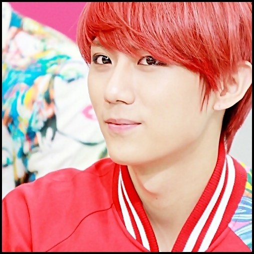 ~ hey...[se pune pe canapea]