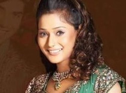  - 0 Sara Khan