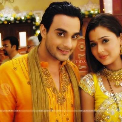 253808_355799187829751_1976323784_n - sara khan18